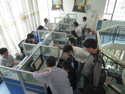 胡总亲自指导网络版面设计