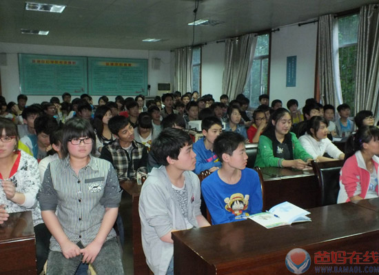 薄章圭老师为红星学校初三年级做中招考试心理辅导讲座