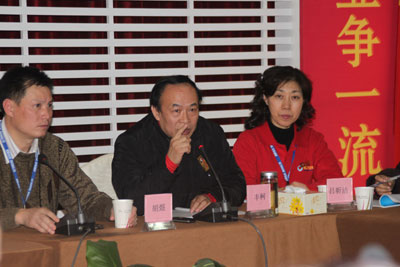 爸妈在线副总裁丰柯用心回答家人的提问