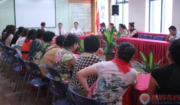 胡煜总裁陪同家人参观爸妈在线总部