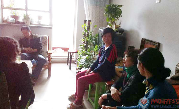 　　2015年1月爸妈在线新疆哈密心身健康咨询中心第一次公益沙龙活动成功举办。各位咨询师和爱好者回顾学习心理养生知识，达到心身健康、关系和谐的益处。展望未来，为弘扬中华古圣先贤智慧文化，继续重德为本，平衡做人，不断净化自己，让心身更和谐健康。