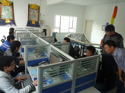 徐老师参观爸妈在线网络技术研发部