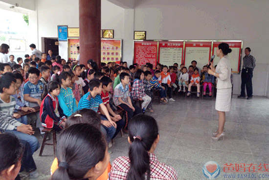安康中心为留受儿童做《让生命充满爱》公益讲座