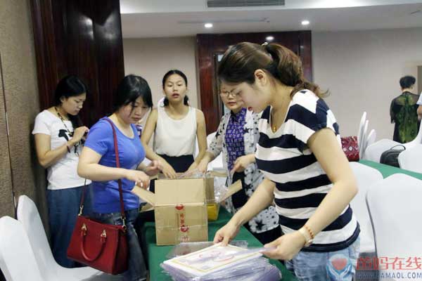 爸妈在线高峰论坛会务论坛中心2015年5月28日