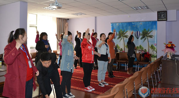 　　在2015年3月28日一天的时间里，爸妈在线廊坊中心开展了以《关爱女性健康》为主题的第二期家庭系统排列成长沙龙。在三八妇女节期间，爸妈在线廊坊中心想为更多女性的健康，更多家庭的和谐做出一份贡献。通过此次成长沙龙，解决了参与者心中的困惑，使大家对女性身心健康，家庭的和谐又有了更深的认识。　　成长沙龙报名的现场　　成长沙龙之前大家一起做感恩的心手语舞　　庞老师带领大家在做心灵对视　　庞丽老师在为大家讲解关爱女性健康的知识　　参与工作坊的家人们集体合影留念　　爸妈在线廊坊中心 为您提供廊坊最优质的心理服务!　　详情登陆爸妈在线廊坊中心官网http://www.bamaol.com/zx/hblf　　咨询热线：0316-2607572