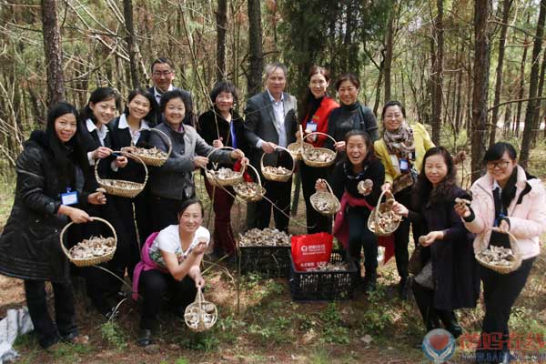 与大自然和谐相处，世界一家美满幸福