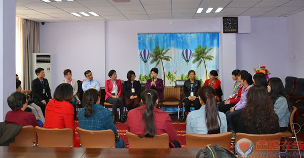 　　在2015年3月28日一天的时间里，爸妈在线廊坊中心开展了以《关爱女性健康》为主题的第二期家庭系统排列成长沙龙。在三八妇女节期间，爸妈在线廊坊中心想为更多女性的健康，更多家庭的和谐做出一份贡献。通过此次成长沙龙，解决了参与者心中的困惑，使大家对女性身心健康，家庭的和谐又有了更深的认识。　　成长沙龙报名的现场　　成长沙龙之前大家一起做感恩的心手语舞　　庞老师带领大家在做心灵对视　　庞丽老师在为大家讲解关爱女性健康的知识　　参与工作坊的家人们集体合影留念　　爸妈在线廊坊中心 为您提供廊坊最优质的心理服务!　　详情登陆爸妈在线廊坊中心官网http://www.bamaol.com/zx/hblf　　咨询热线：0316-2607572