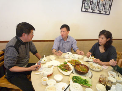 胡总盛情款待湖北家人