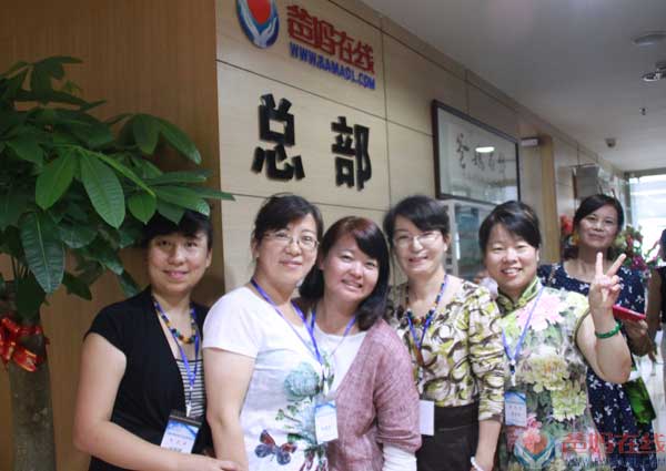 胡煜总裁陪同家人参观爸妈在线总部