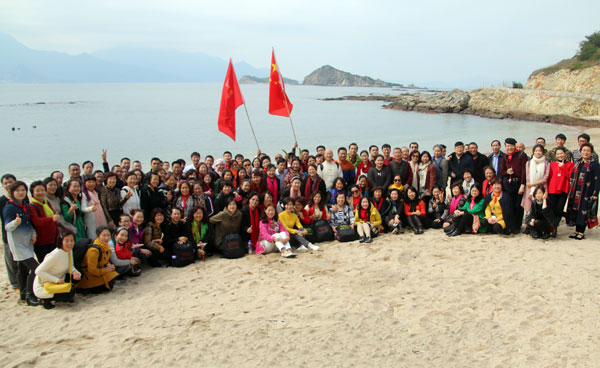 踏惊涛骇浪 感大海胸怀