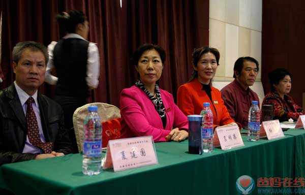 《关爱生命 共筑健康》