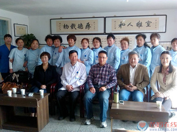 “爸妈在线•幸福大讲堂”走进河东区阳光老人院