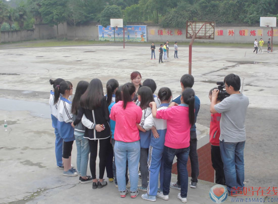 庙坝中学——《中国梦·幸福大讲堂》高考考前减压系列报道(三)