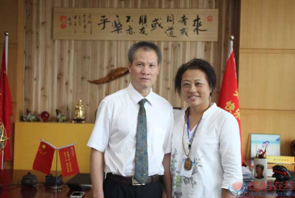 胡煜总裁陪同家人参观爸妈在线总部