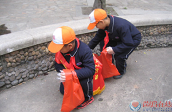 “与爱同行共建和谐社区”大型环保活动