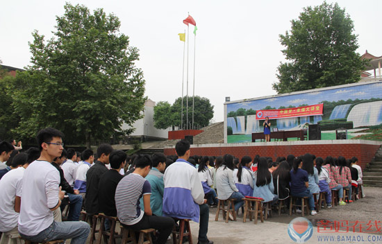 庙坝中学——《中国梦·幸福大讲堂》高考考前减压系列报道(三)