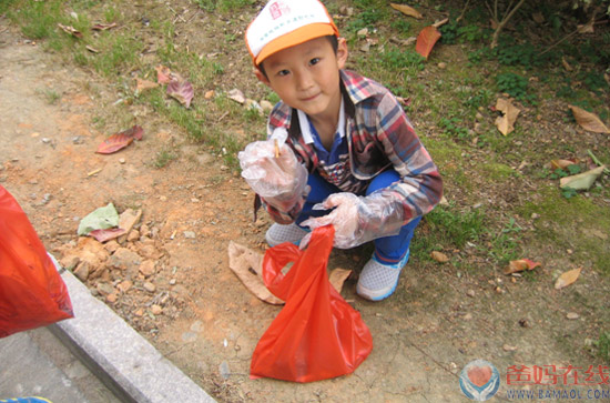 “与爱同行共建和谐社区”大型环保活动