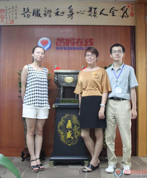 胡煜总裁陪同家人参观爸妈在线总部