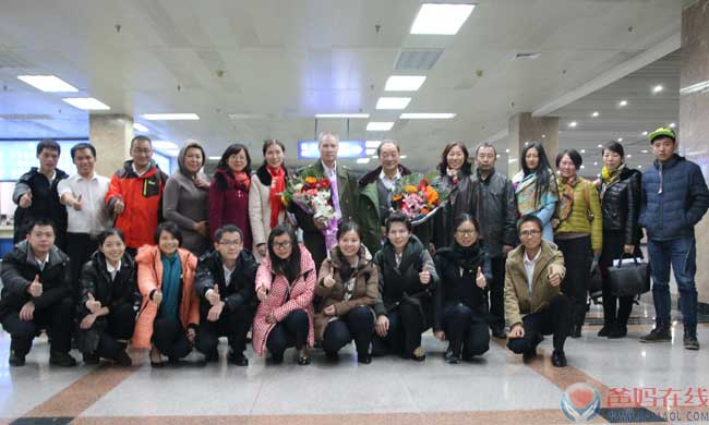 爸妈在线总部团队抵达哈尔滨，投入峰会的准备工作