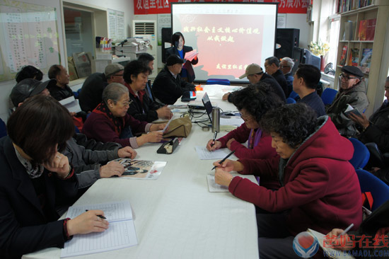 　　3月11日，爸妈在线咨询师常志旭常志旭，应邀为天津市河西区友谊里社区居民宣讲“社会主义核心价值观”。　　常志旭在宣讲中强调，学习落实“社会主义核心价值观”首先要理解习总书记“使社会主义核心价值观的影响像空气一样无所不在”的意义;宣讲解析了“社会主义核心价值观”的三个层次;明确了作为广大居民重点要落实“爱国、敬业、诚信、友善”。　　讲座紧密联系社区实际，既讲热爱国家又讲疼爱小家;既讲爱岗敬业又讲快乐工作;既讲诚信为本又讲摒弃迷信;既讲与人友善又讲互助是福。宣讲过程中不时响起掌声和笑声。　　来听宣讲的社区居民有国家干部、也有志愿者，他(她)们说：常老师说的道理通俗易懂，说的例子就在我们身边，听了心情舒畅，落实“社会主义核心价值观”从我做起不难。