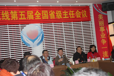 胡总耐心回答家人的疑问