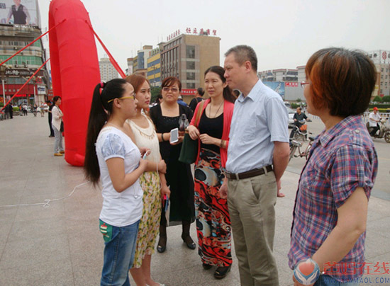 胡煜总裁莅临临汾市中心5.25大学生心理健康日公益宣传活动