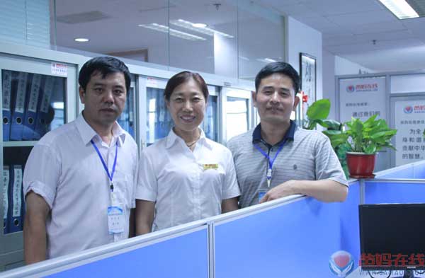 胡煜总裁陪同家人参观爸妈在线总部