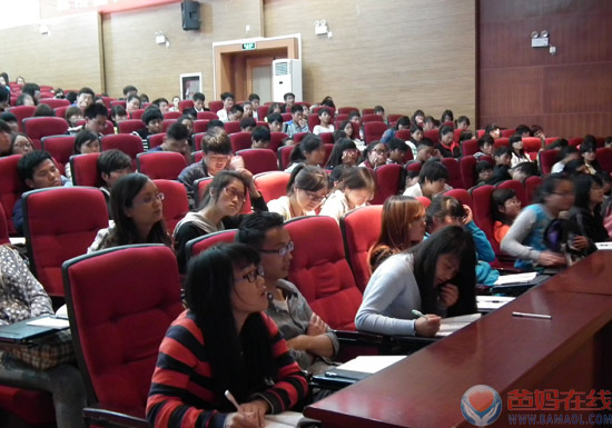 “中国梦·关心下一代”贵州中心高级讲师坤江老师走进贵阳学院