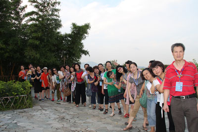 胡总带领我们向前进