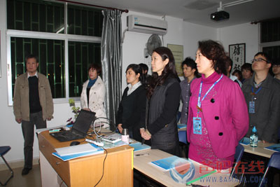 聆听爸妈在线主题曲