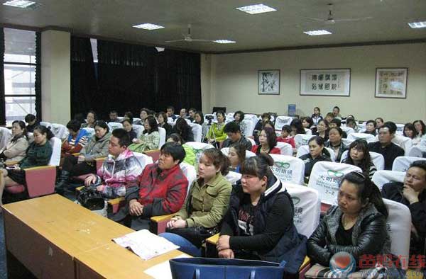 九江中心应邀举办“中国梦·关心下一代幸福大讲堂”公益讲座