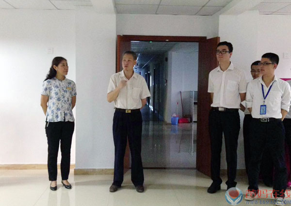 团结就是力量            ——千锤百炼出好钢