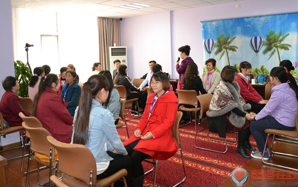 　　在2015年3月28日一天的时间里，爸妈在线廊坊中心开展了以《关爱女性健康》为主题的第二期家庭系统排列成长沙龙。在三八妇女节期间，爸妈在线廊坊中心想为更多女性的健康，更多家庭的和谐做出一份贡献。通过此次成长沙龙，解决了参与者心中的困惑，使大家对女性身心健康，家庭的和谐又有了更深的认识。　　成长沙龙报名的现场　　成长沙龙之前大家一起做感恩的心手语舞　　庞老师带领大家在做心灵对视　　庞丽老师在为大家讲解关爱女性健康的知识　　参与工作坊的家人们集体合影留念　　爸妈在线廊坊中心 为您提供廊坊最优质的心理服务!　　详情登陆爸妈在线廊坊中心官网http://www.bamaol.com/zx/hblf　　咨询热线：0316-2607572