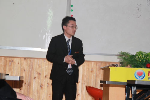 国政办副主任黄燕