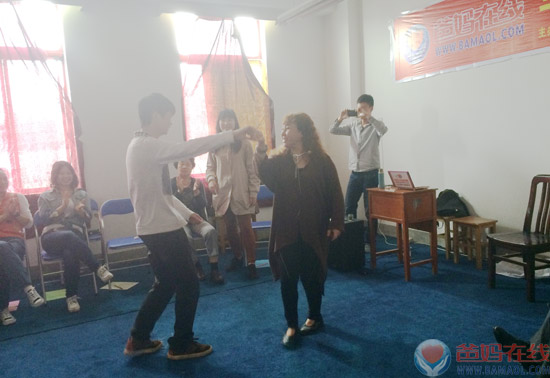 杨丽春主任为湖北高校主导心理剧工作坊