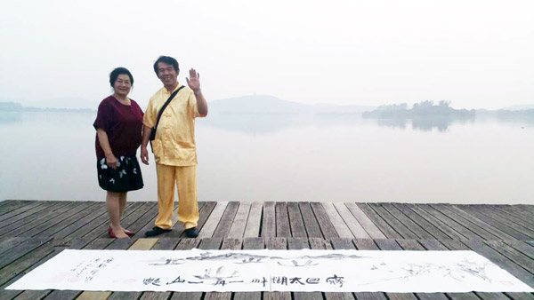 　　我是爱新觉罗溥光，我来自香港，叁山五岳开道，我来了;