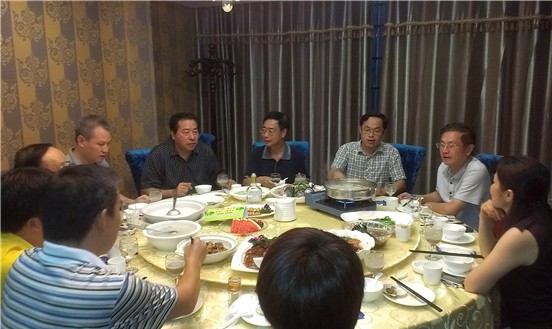 爸妈在线总裁胡煜约见心理界知名学者燕良轼等人 爸妈在线总裁胡煜约见心理界知名学者燕良轼等人